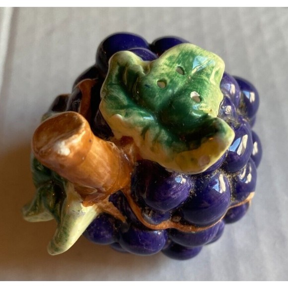 Grape Purple Salt & Pepper Shakers Set of 2, Lefton Ceramic - Picture 4 of 9